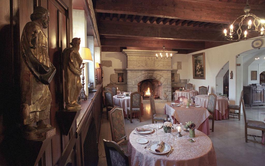 Chateau De Floure - Spa Et Piscine Exterieure Chauffee การ์กาซอน ร้านอาหาร รูปภาพ
